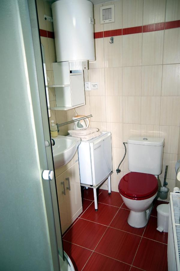 Sklep U Veselych Apartment Mutenice Exterior photo