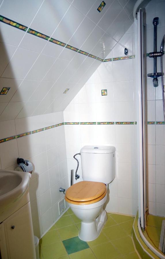Sklep U Veselych Apartment Mutenice Exterior photo
