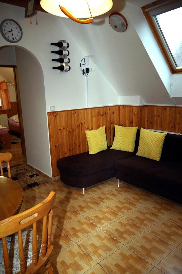 Sklep U Veselych Apartment Mutenice Exterior photo